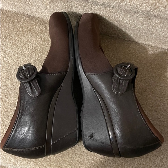 Ladies Brown size 6 super cute comfy stretchy material shoe - Picture 8 of 8